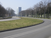907460 Gezicht over de Weg tot de Wetenschap te Utrecht, richting Herculesplein, met in het midden het tracé voor de ...